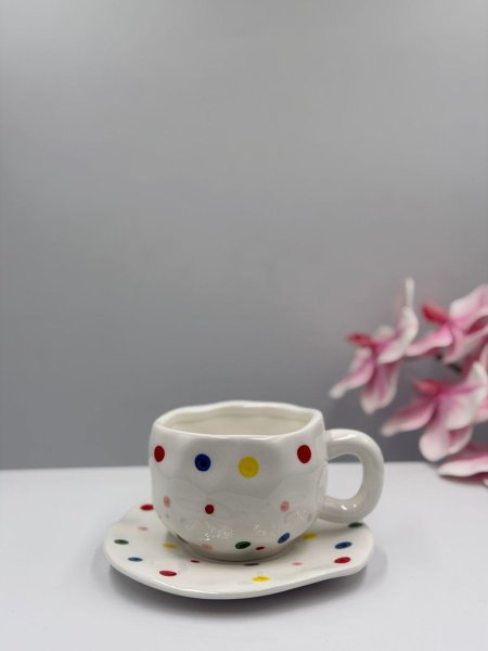 مج بنقاط ملونه