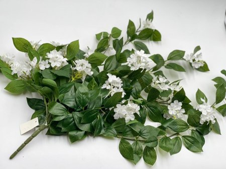 غصن اخضر مع ورد